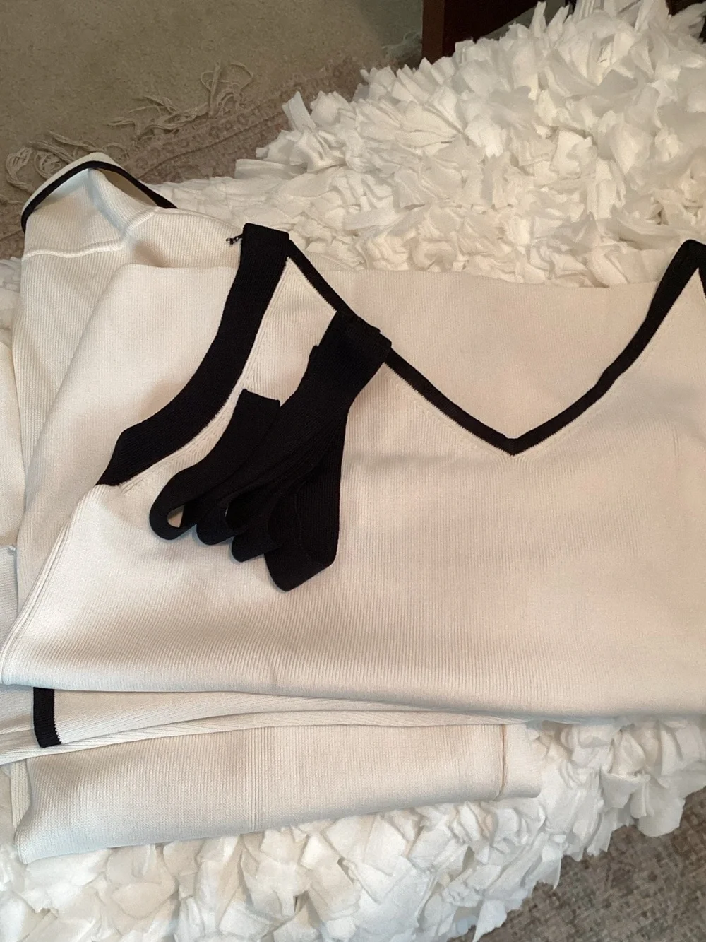 Dana Buchman Cream w/ Black Trim 2 Piece Set